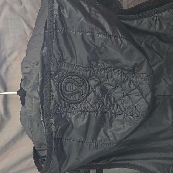LULULEMON RUNNING VEST WITH DETACHABLE HOOD - LIKE NEW CONDITION SIZE: 4 - Picture 6 of 8